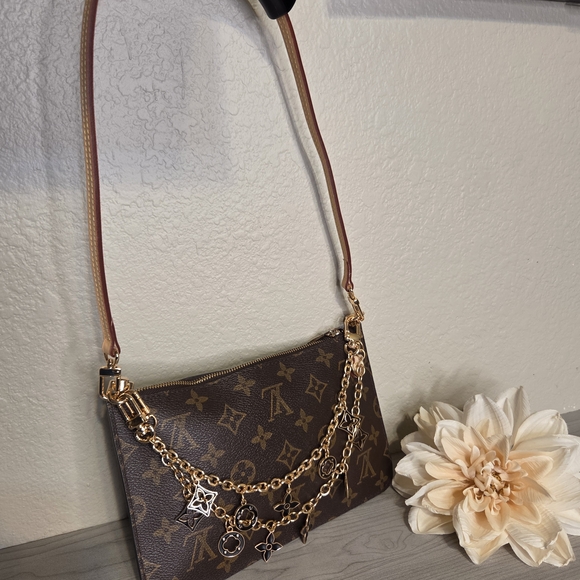 Louis Vuitton Never Full Pochette. Converted To Shoulder Bag. Dustbag and Box . - Picture 2 of 5